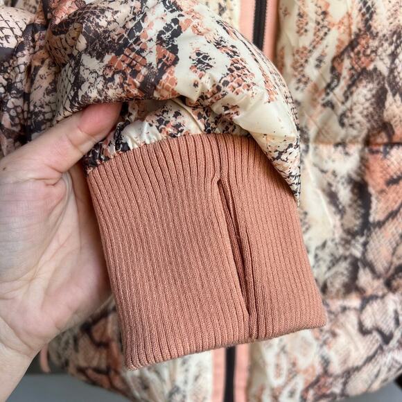 G by Giuliana Cream Pink Gray Snake Hooded Puffer Jacket Size M - Picture 5 of 8